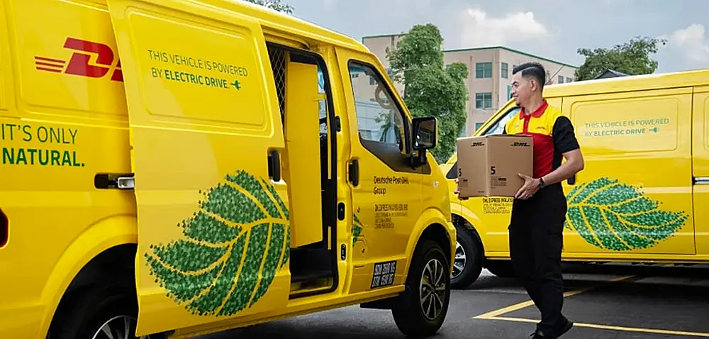 furgoneta de DHL y un repartidor
